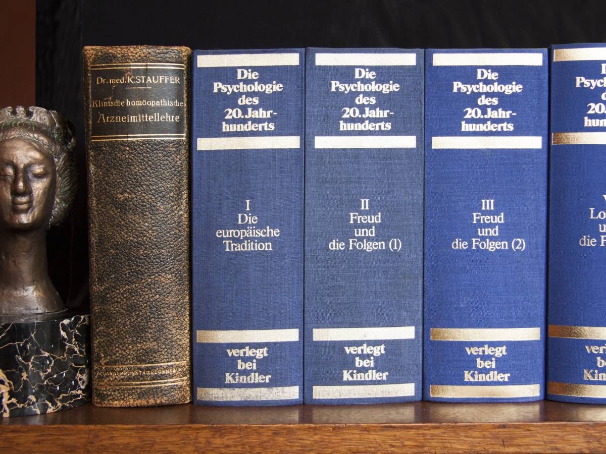 Ilustracja artykułu "Książki o psychologii: top 10 lektur dla pasjonatów umysłu"